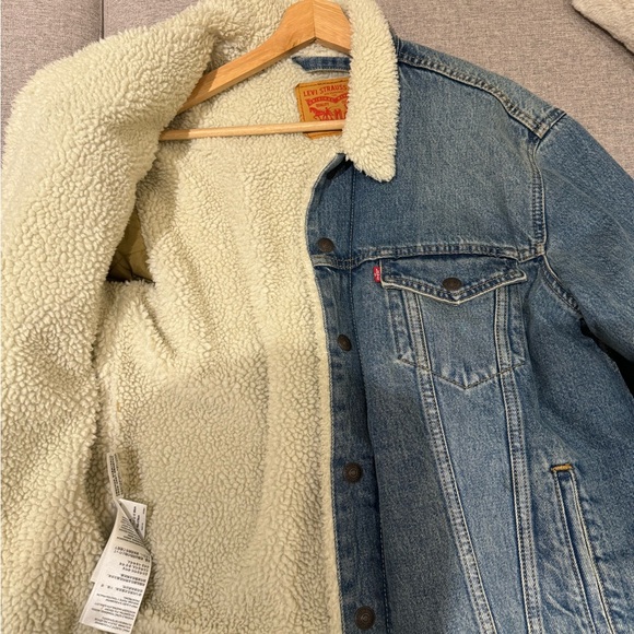 Men’s Levi’s Sherpa Denim Jacket - Picture 2 of 2